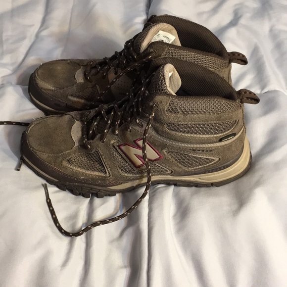 womens hiking shoes new balance